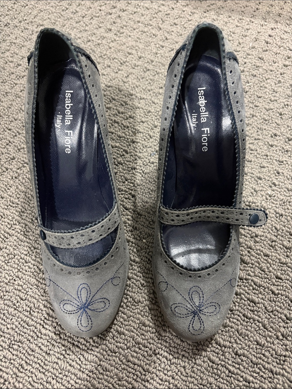 Isabella Fiore Blue-Gray Suede Mary Jane Pump with Floral Stitching. Size 8 M